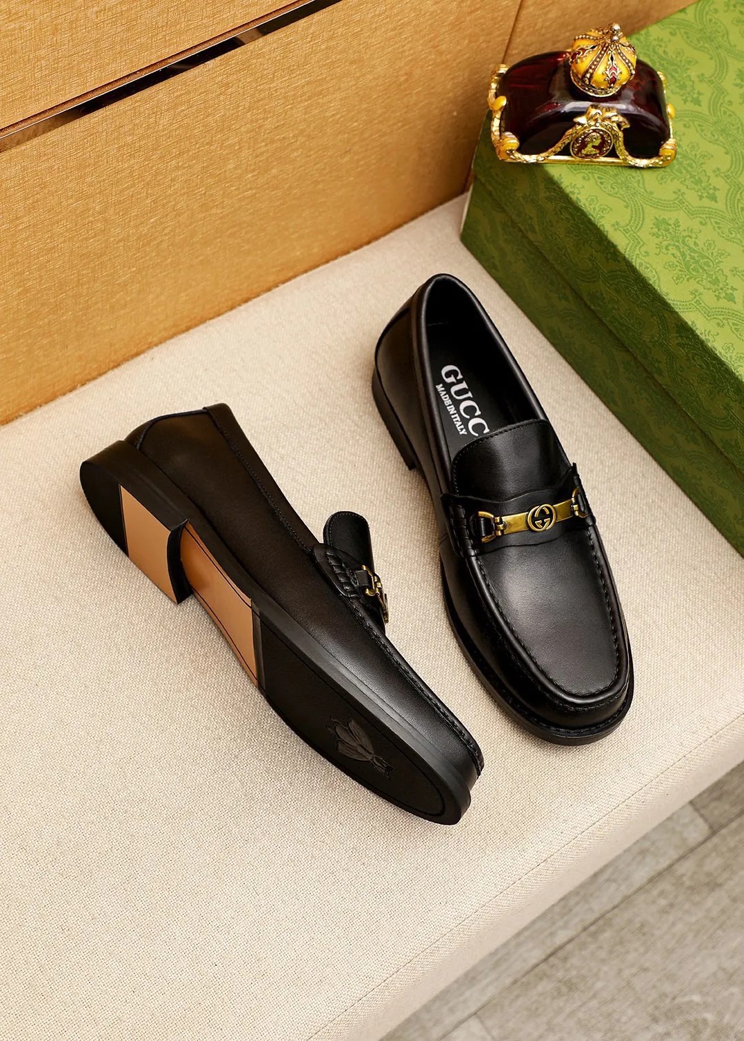 Men's shoes 💰460 💐 Product trademark: GUCCI "Gucci" casual leather shoes Regular size: 38-44 (45🉑️customized) Product materials: Selected imported first-layer calfskin upper + luxury hardware buckle, imported water-dyed cowhide leather lining. Strong three-dimensional visual effect, original combination outsole Color: 3⃣️colors available